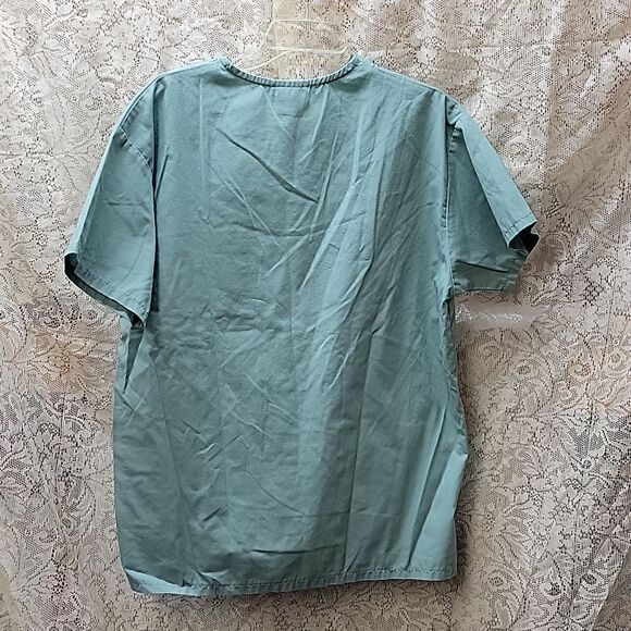 Bundle of 3 v neck scrubs tops by Simply Basic, Basic, & Peaches, size medium - Picture 9 of 11